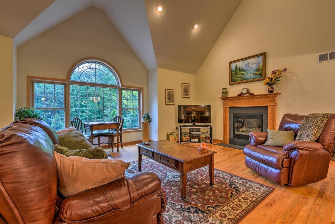 Pocono Mountain Home With 3 Community Lakes! Gouldsboro Luaran gambar