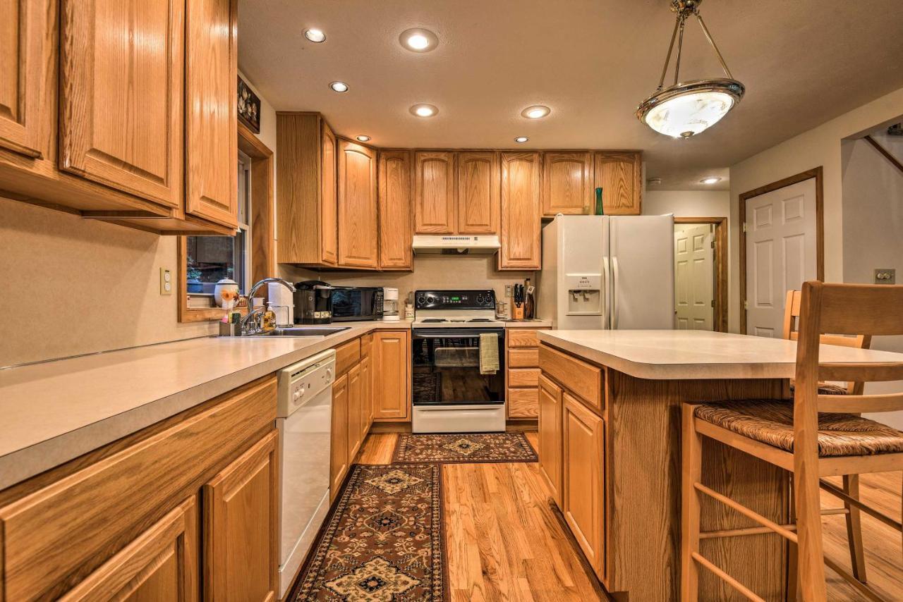 Pocono Mountain Home With 3 Community Lakes! Gouldsboro Luaran gambar
