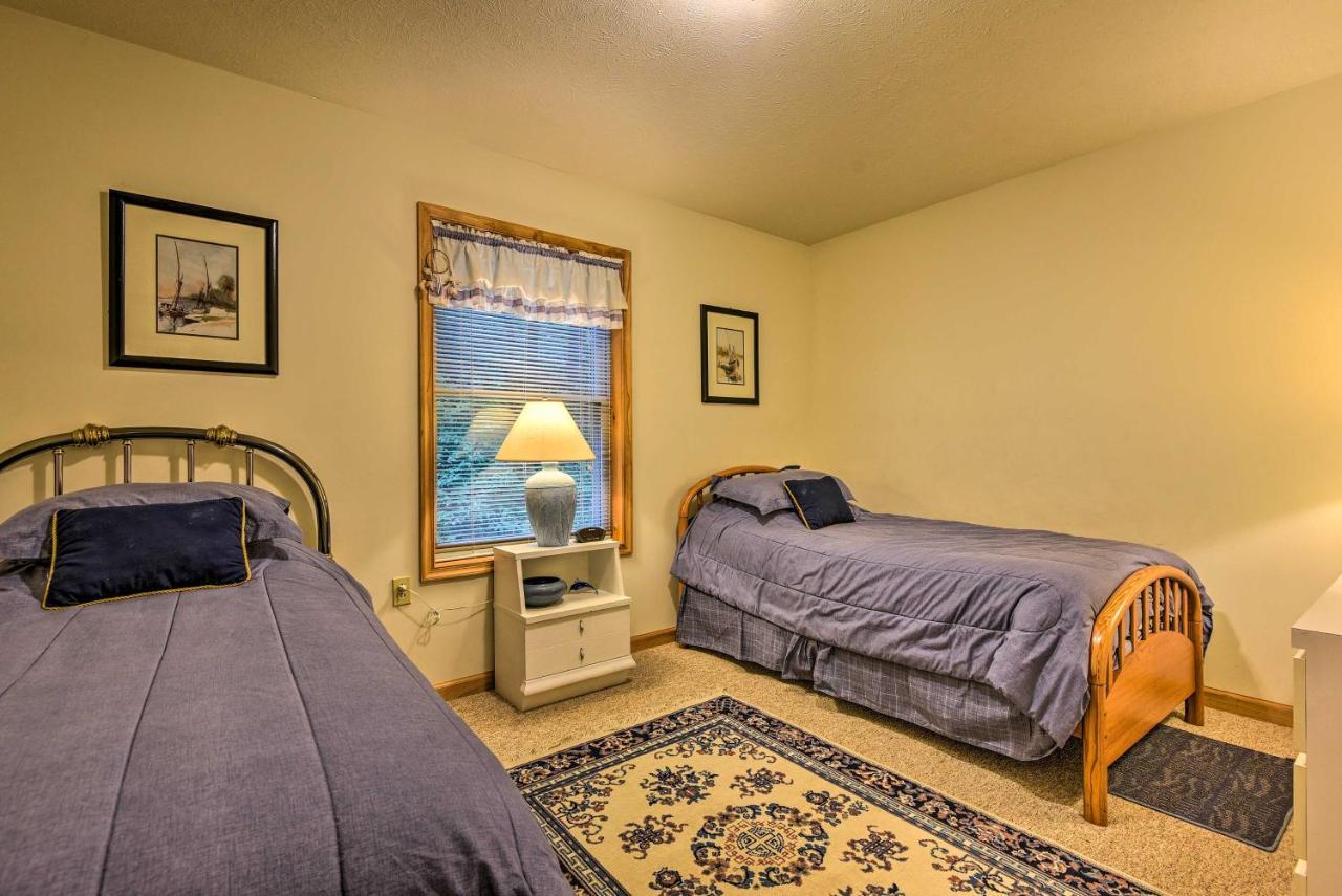 Pocono Mountain Home With 3 Community Lakes! Gouldsboro Luaran gambar